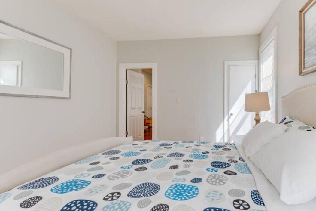 Apartment New! Entire House Near Mbta, 3 Mi To Fenway!