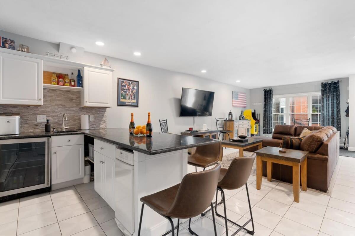 Holiday home Heart Of Southie - Hot Tub + Walk To Bars *