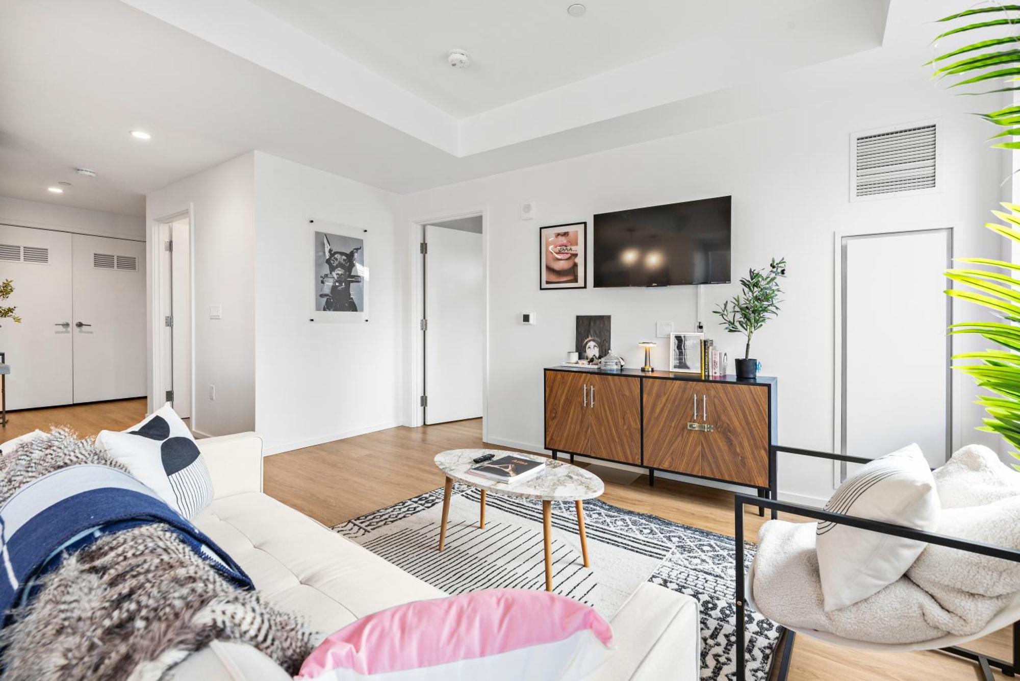 Vip Quarters By Orchard Group Apartment