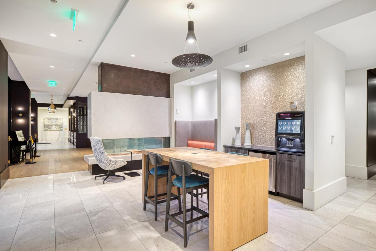 Luxury S End 1br W Wd Gym Bos-494 *