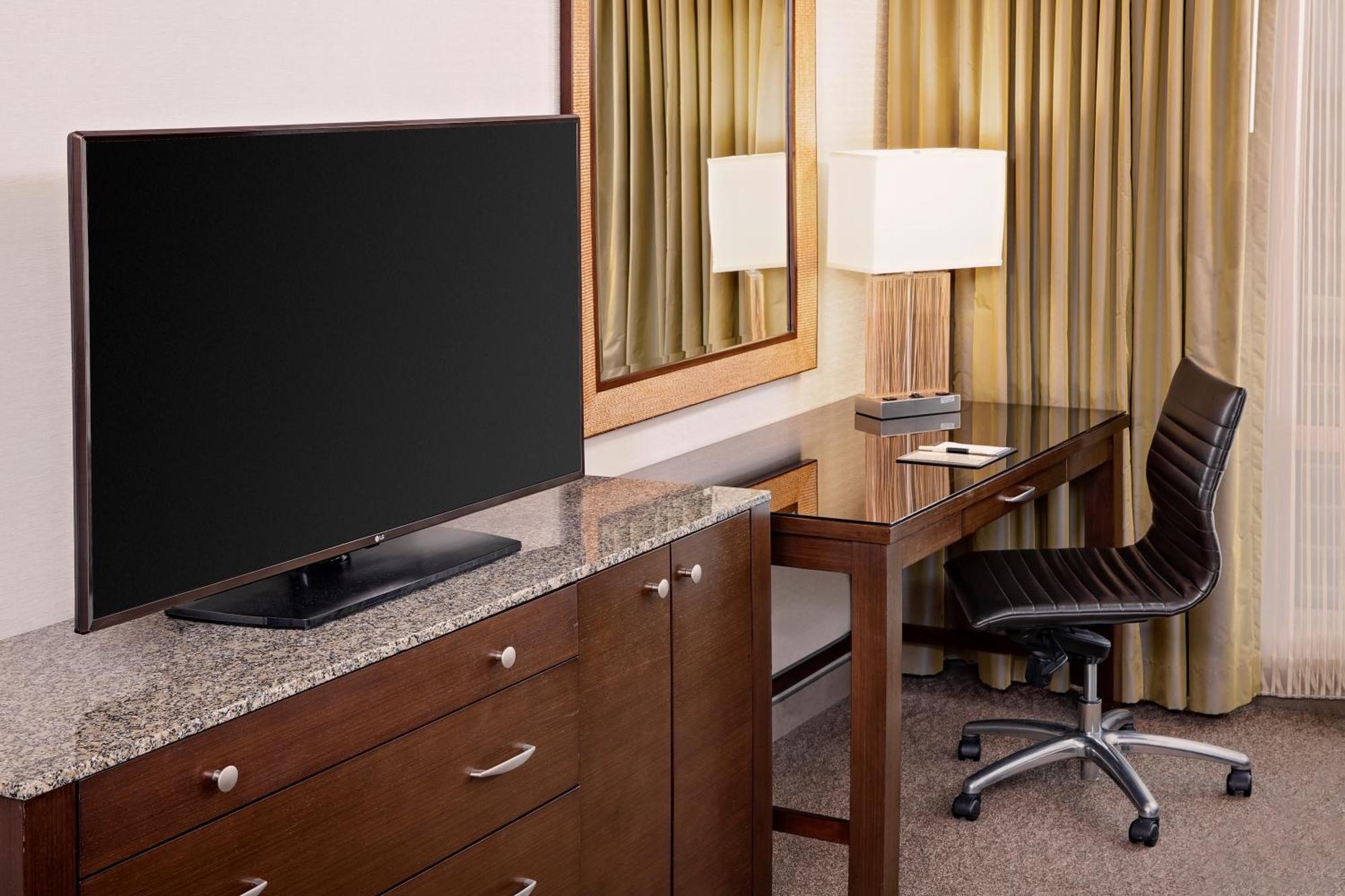 Doubletree By Hilton Bayside