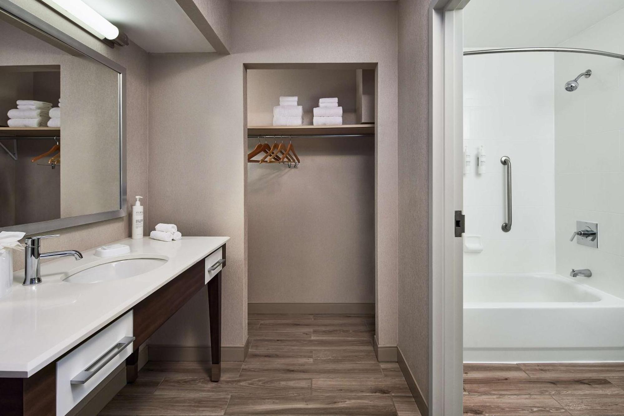 Hampton Boston Logan Airport 3*
