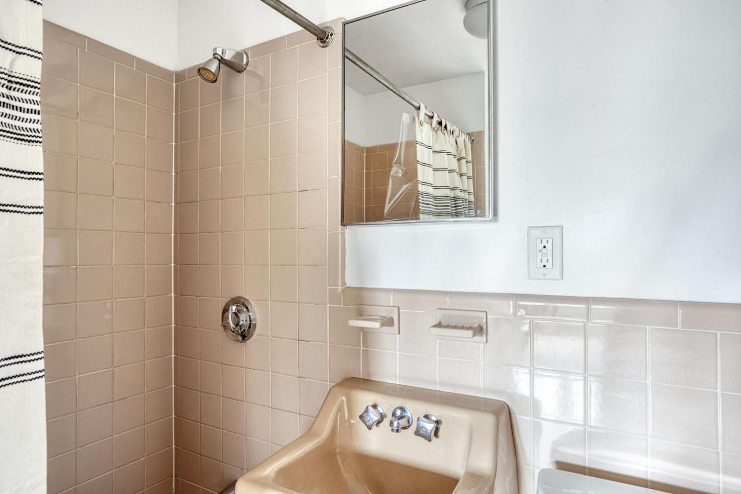 Back Bay 1br W Wd Nr Newbury St Bos-725