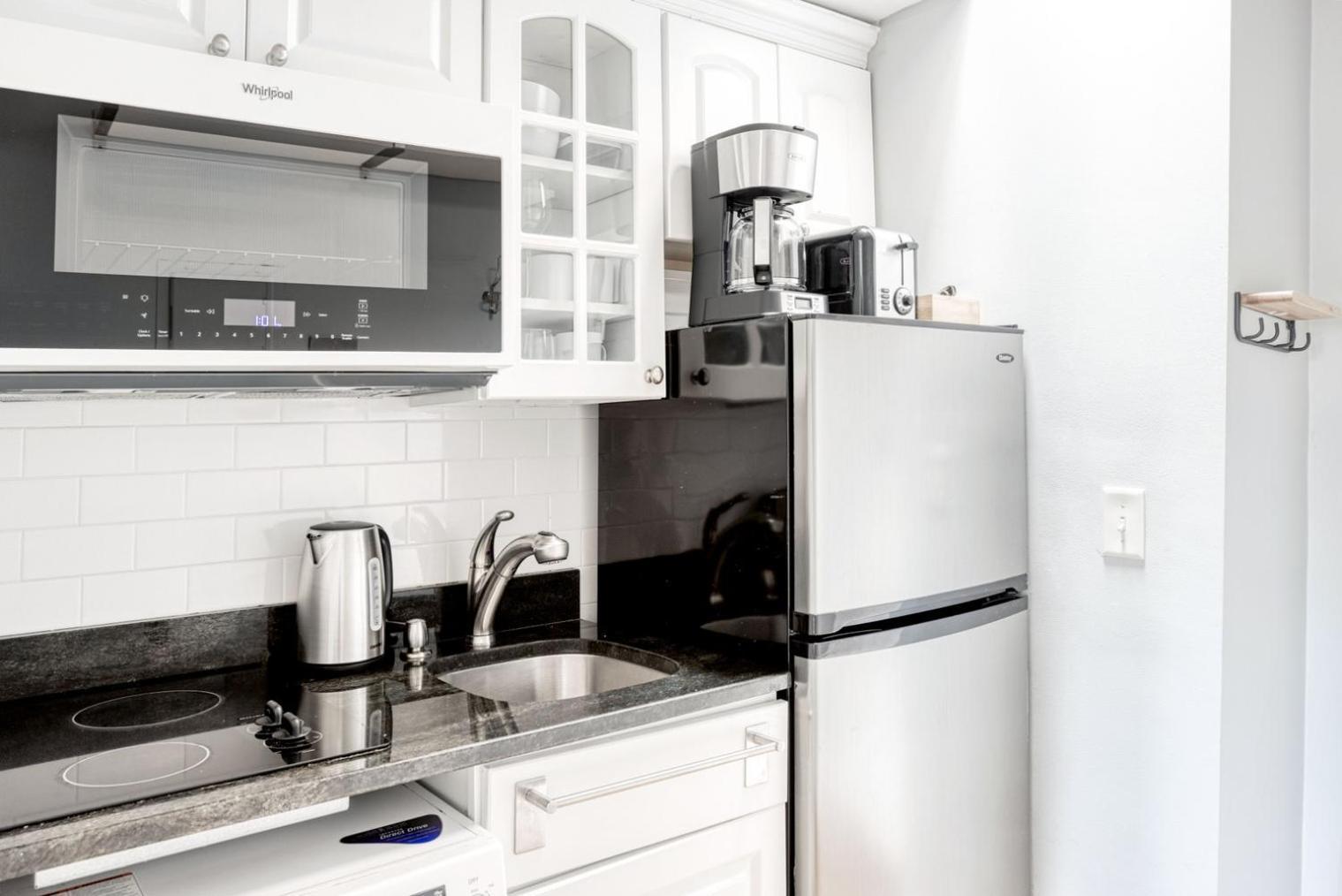Back Bay 1br W Wd Nr Newbury St Bos-725 Apartment Boston