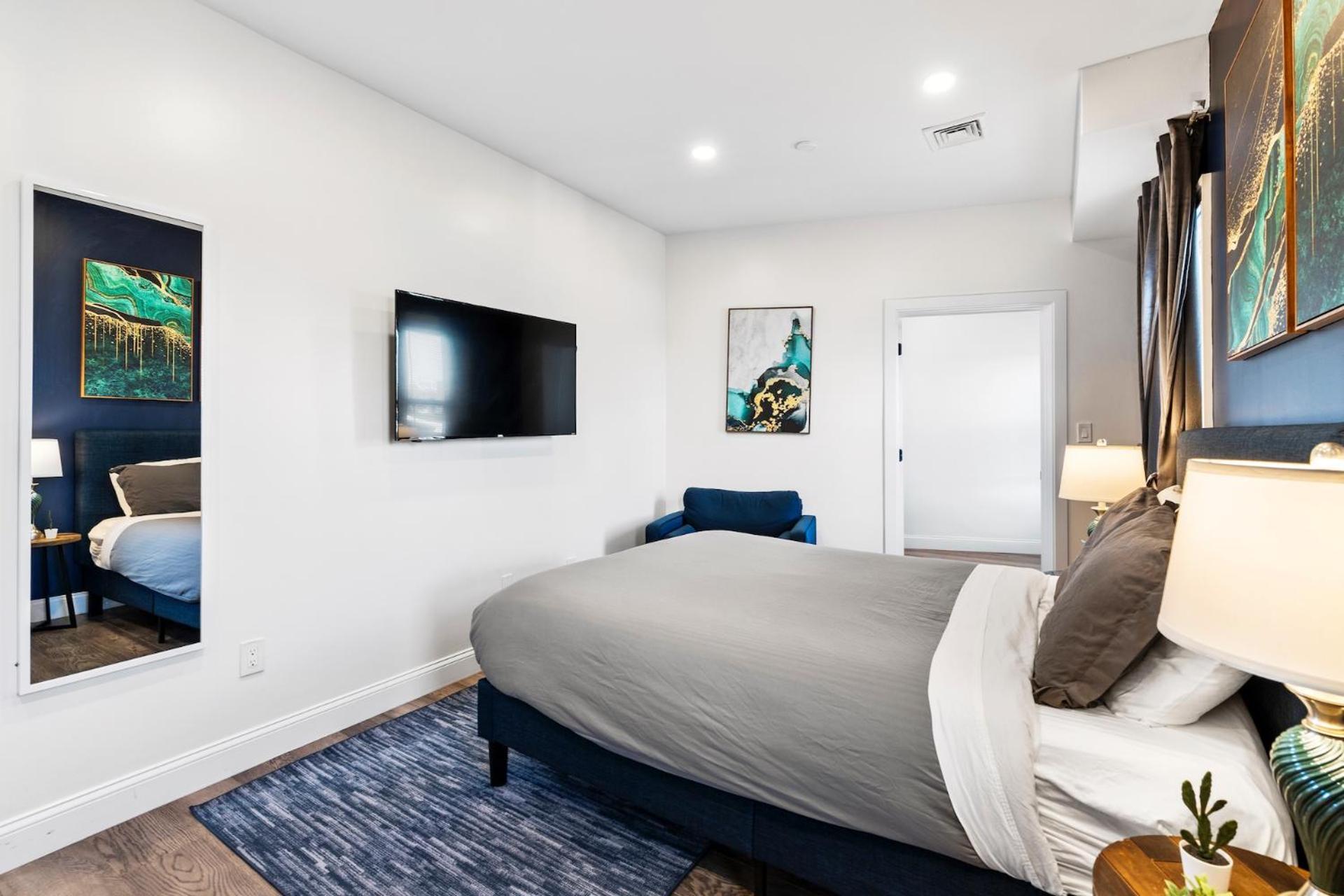 Spacious Fully Furnished By Logan Airport Apartment *