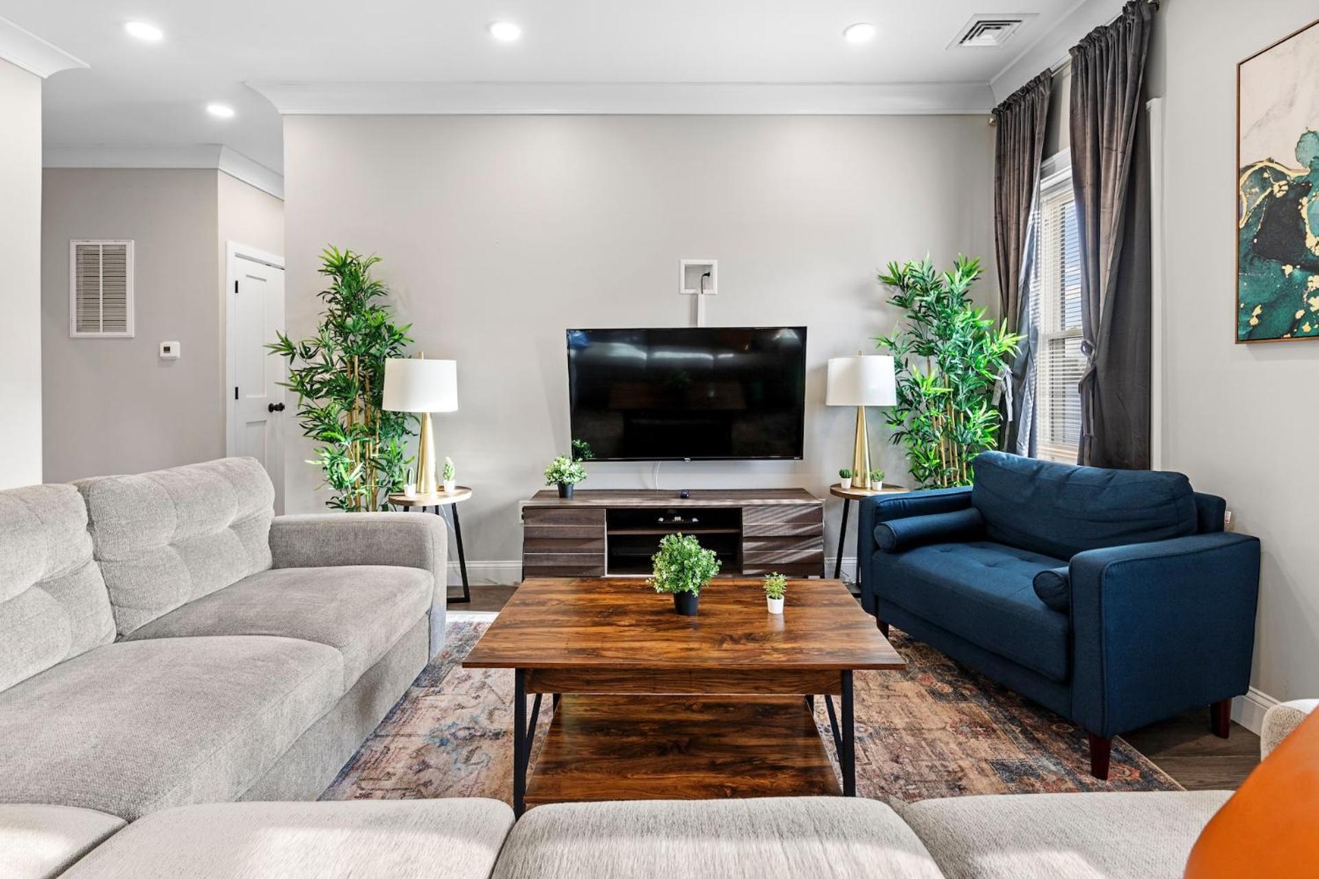 Spacious Fully Furnished By Logan Airport Apartment *