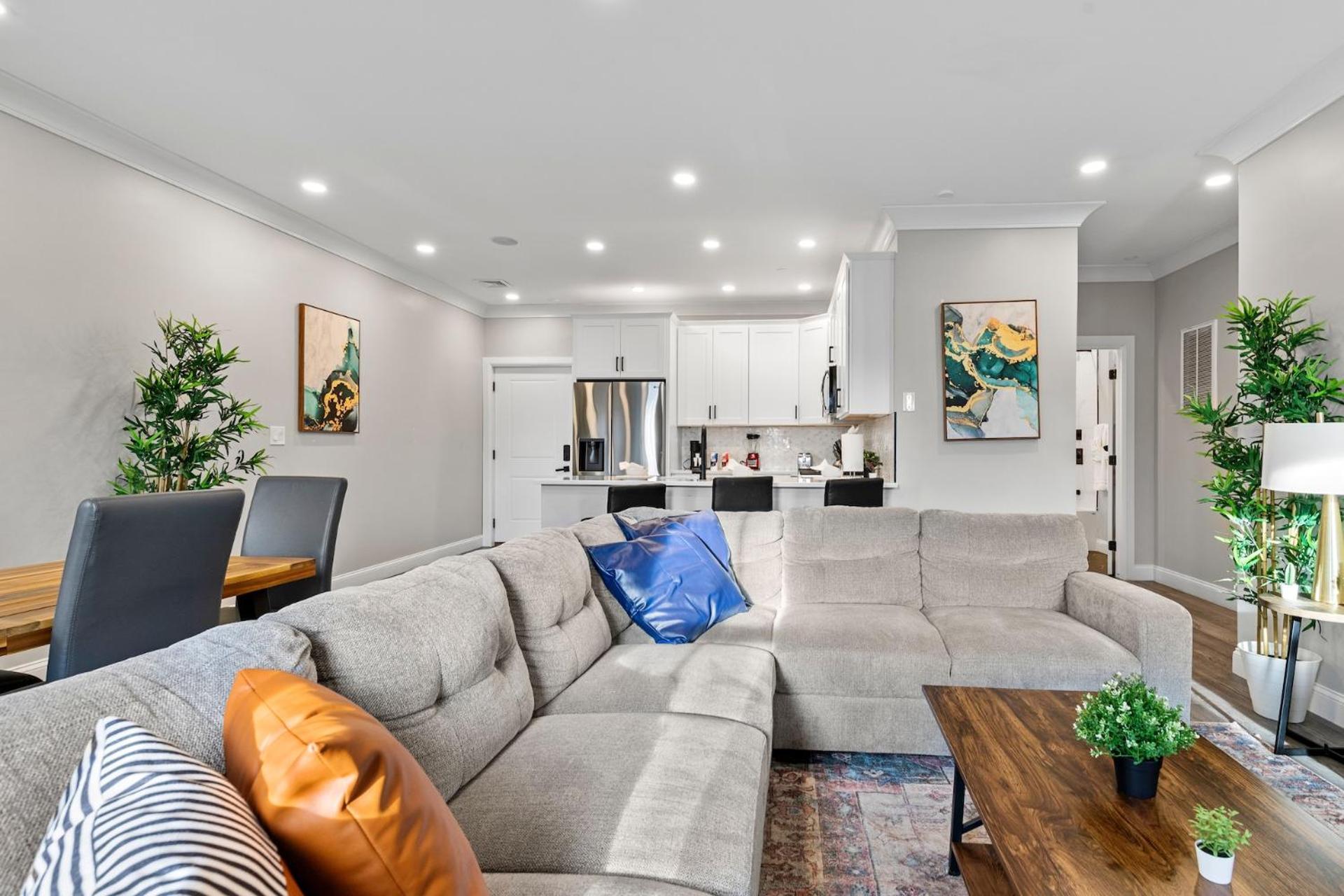Spacious Fully Furnished By Logan Airport Apartment *