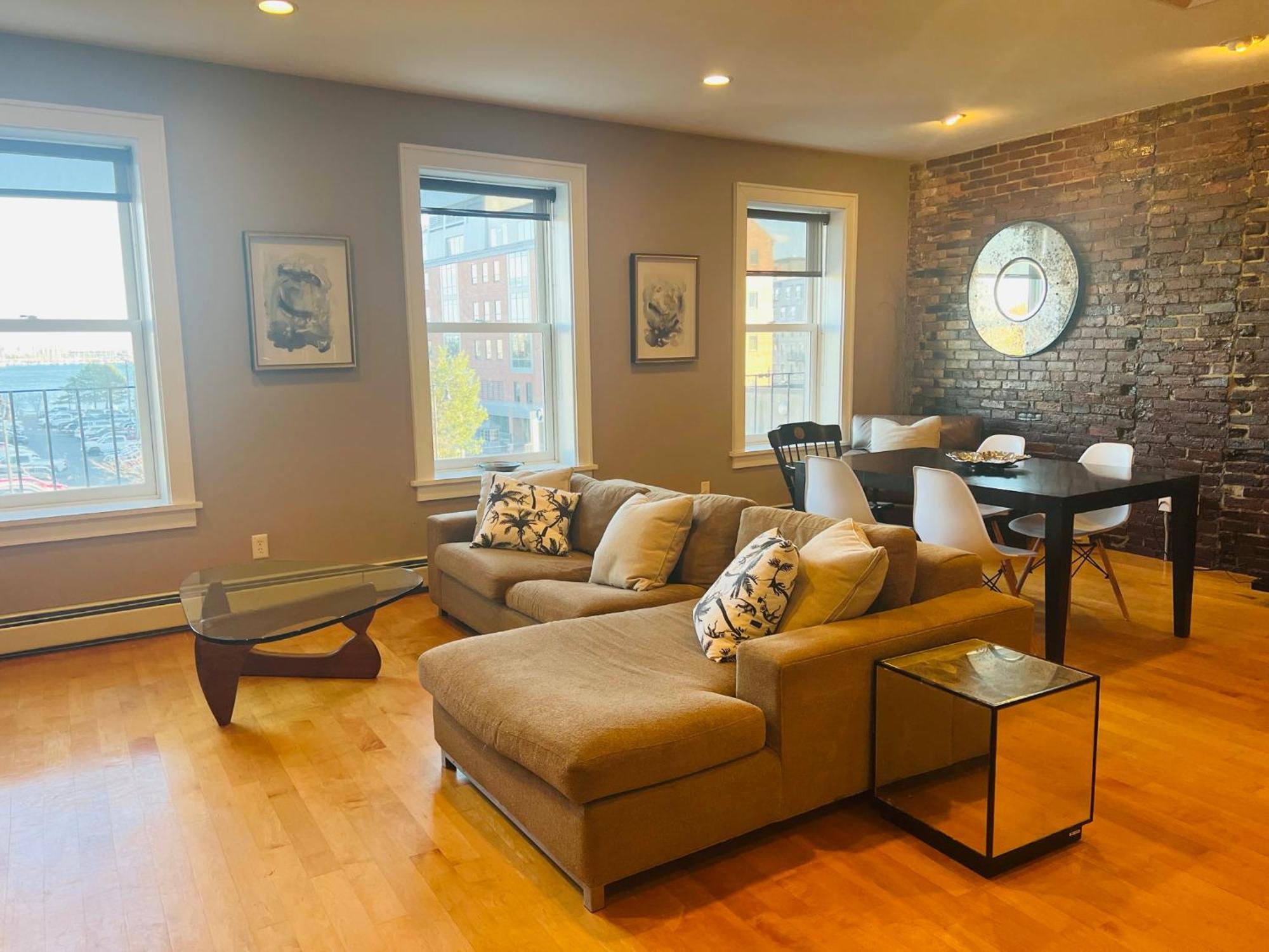 Apartment North End Harbor View Condo. Free Parking *