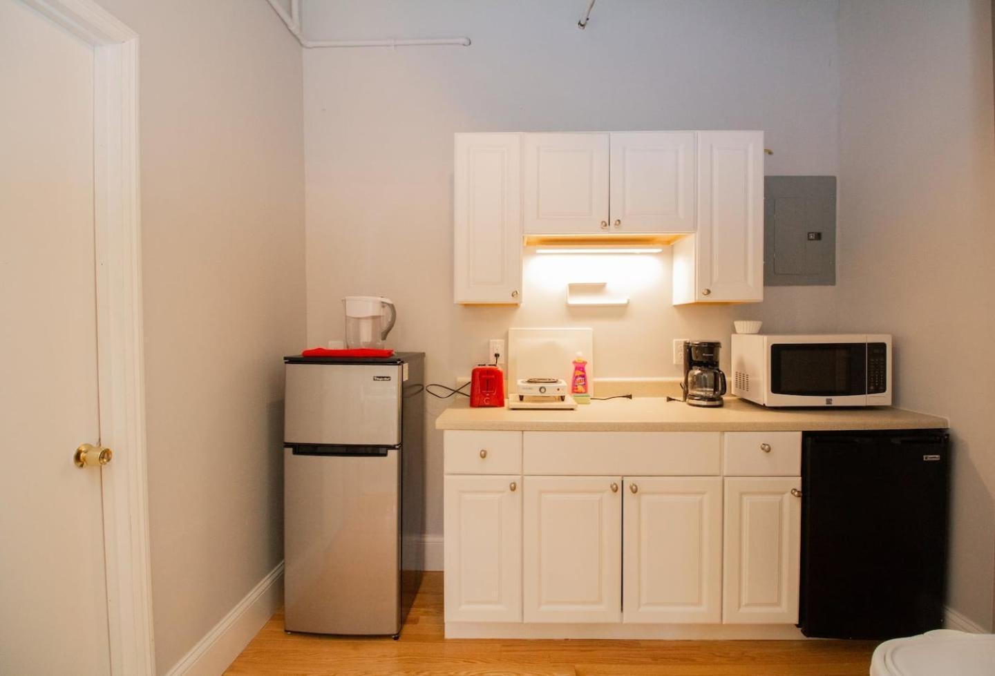 Back Bay Efficiency Unit, Pvt Bath, Kitchenette Apartamento