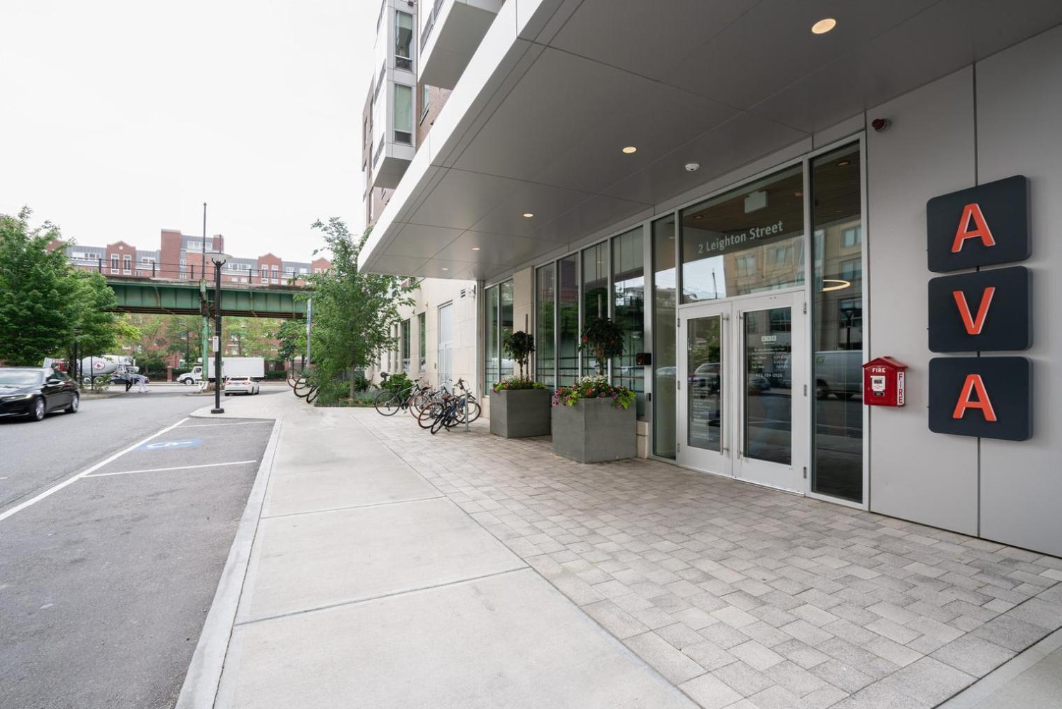 East Cambridge 2br W Gym Wd Nr Lechmere T Bos-893 *