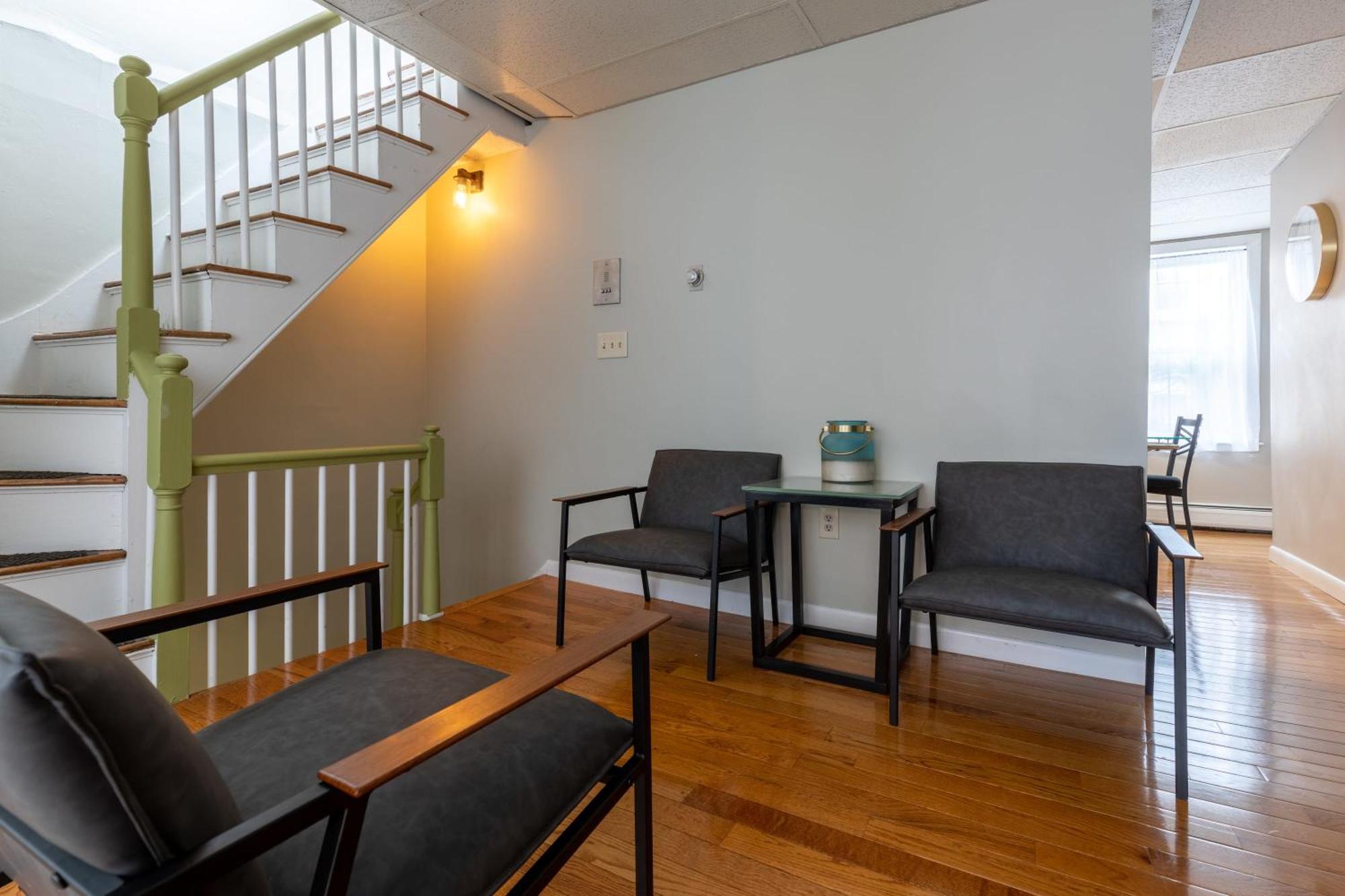 3 Bed 1 Bath In Historic Building Apartamento