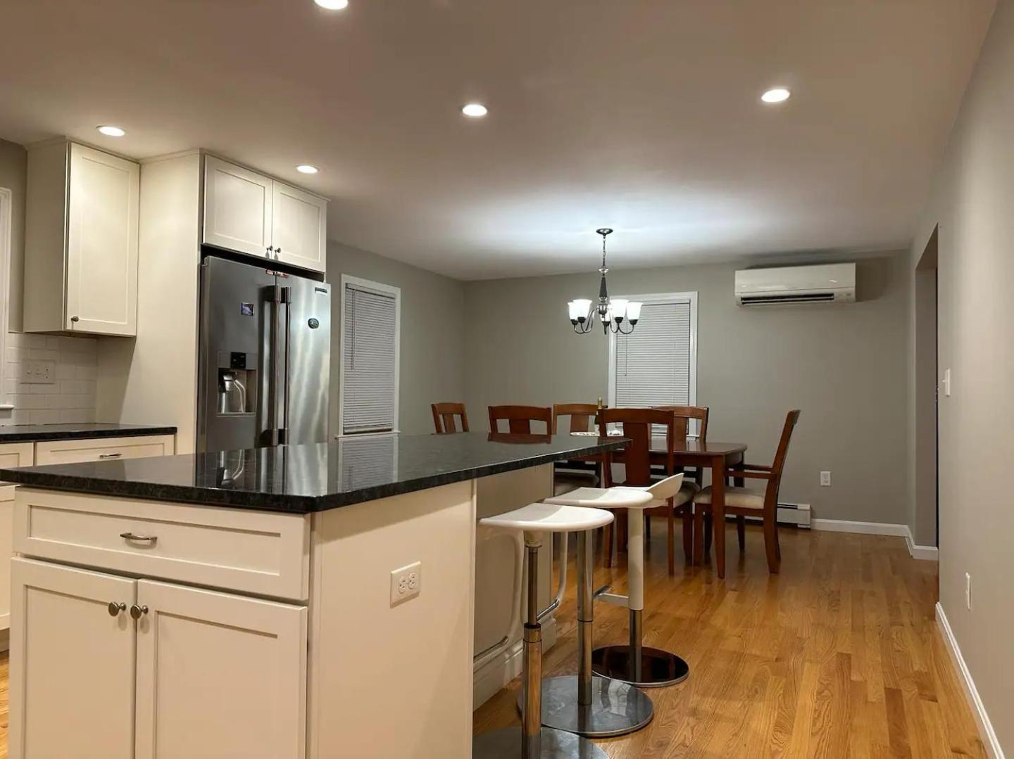 Single Family House - 19' Train To Back Bay *