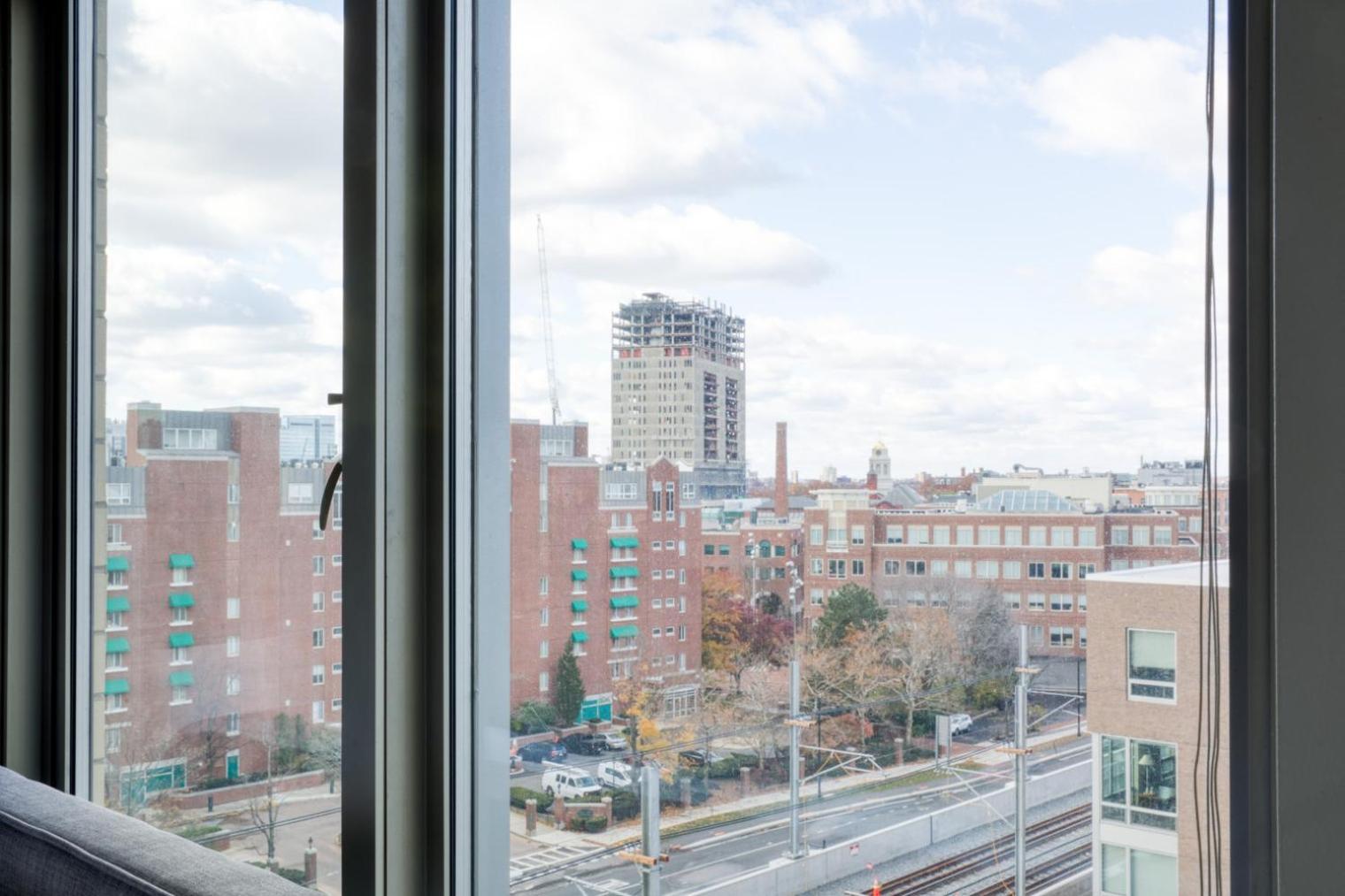 E Cambridge 2b2b W Wd Gym Steps From T Bos-520 Apartment Boston