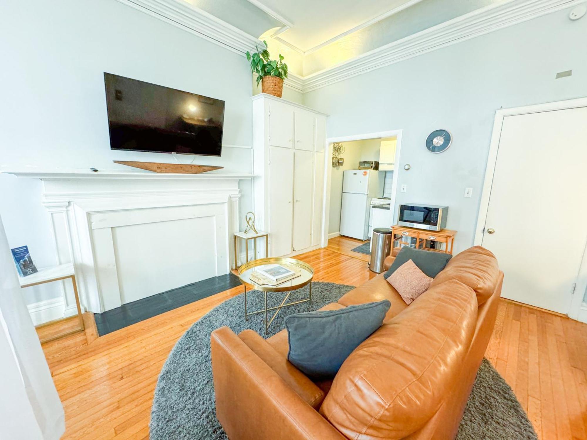 Brownstone Oversized Furnished In Back Bay
