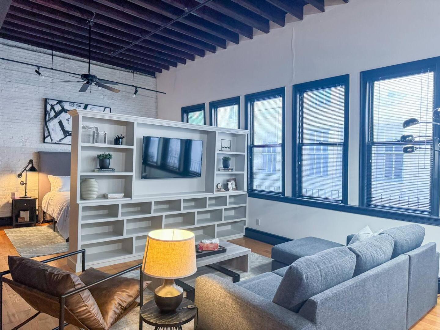Urban Chic Retreat In Back Bay