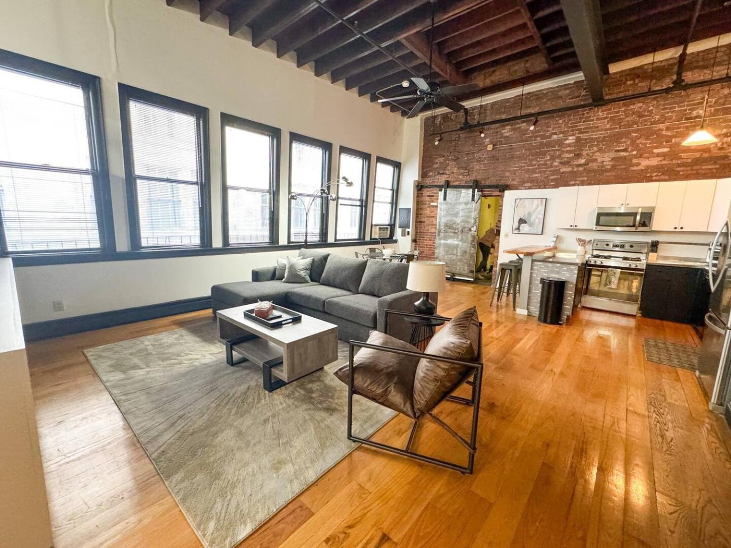 Urban Chic Retreat In Back Bay Apartment *