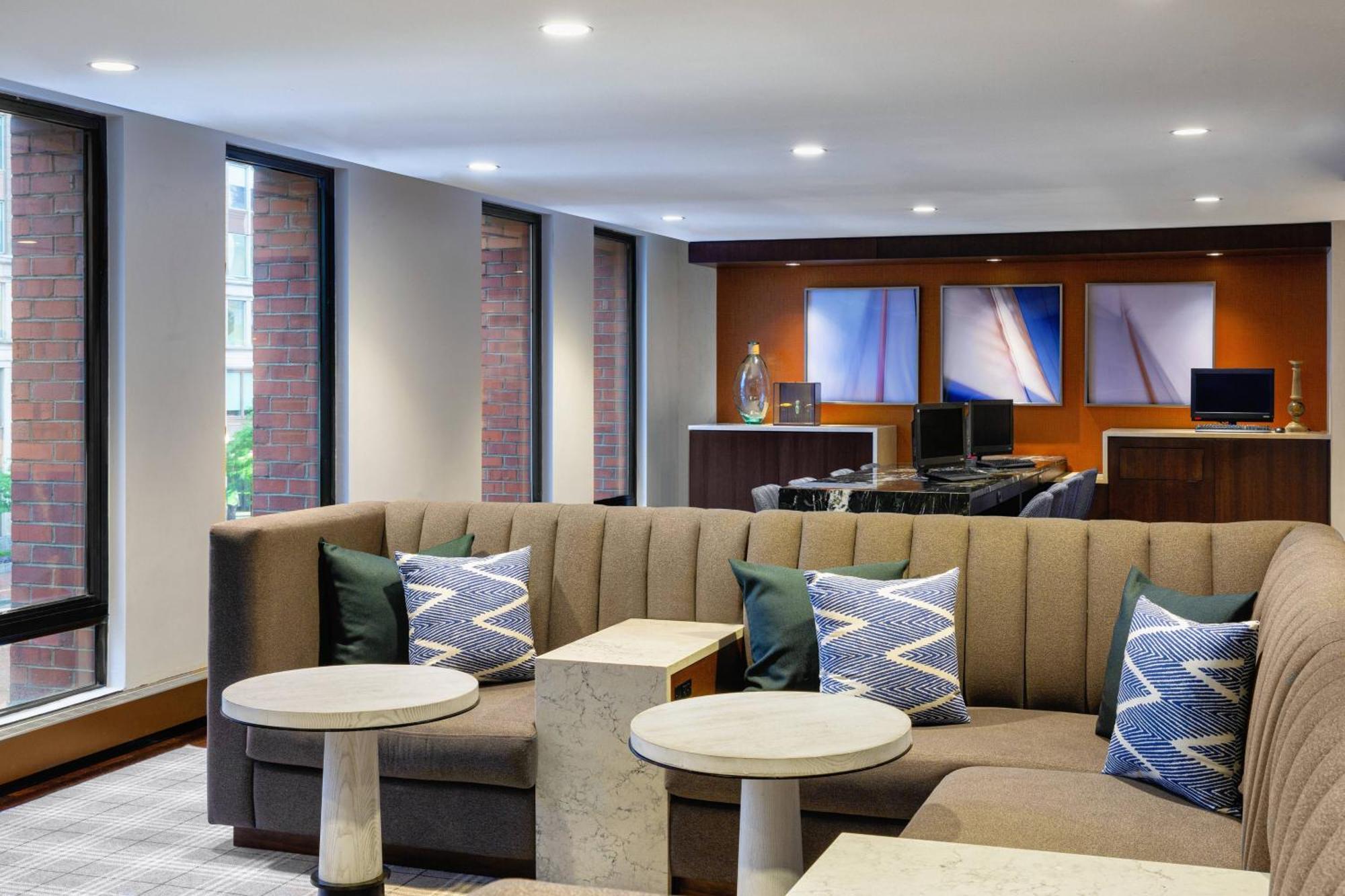 Marriott Long Wharf Hotel 4*