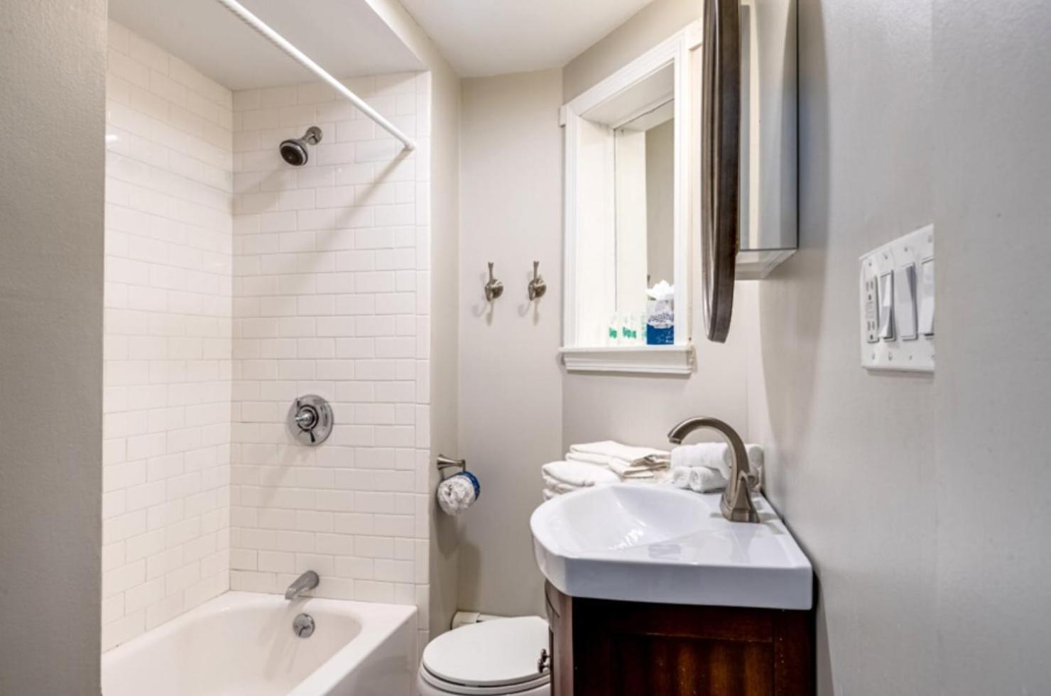 Spacious In North End - Bs-5 Apartment *