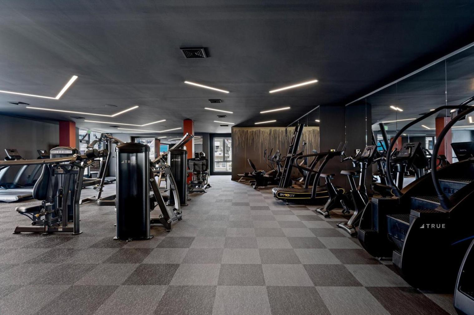 Blueground Revere Gym Pool Wd Lounge Bos-1101