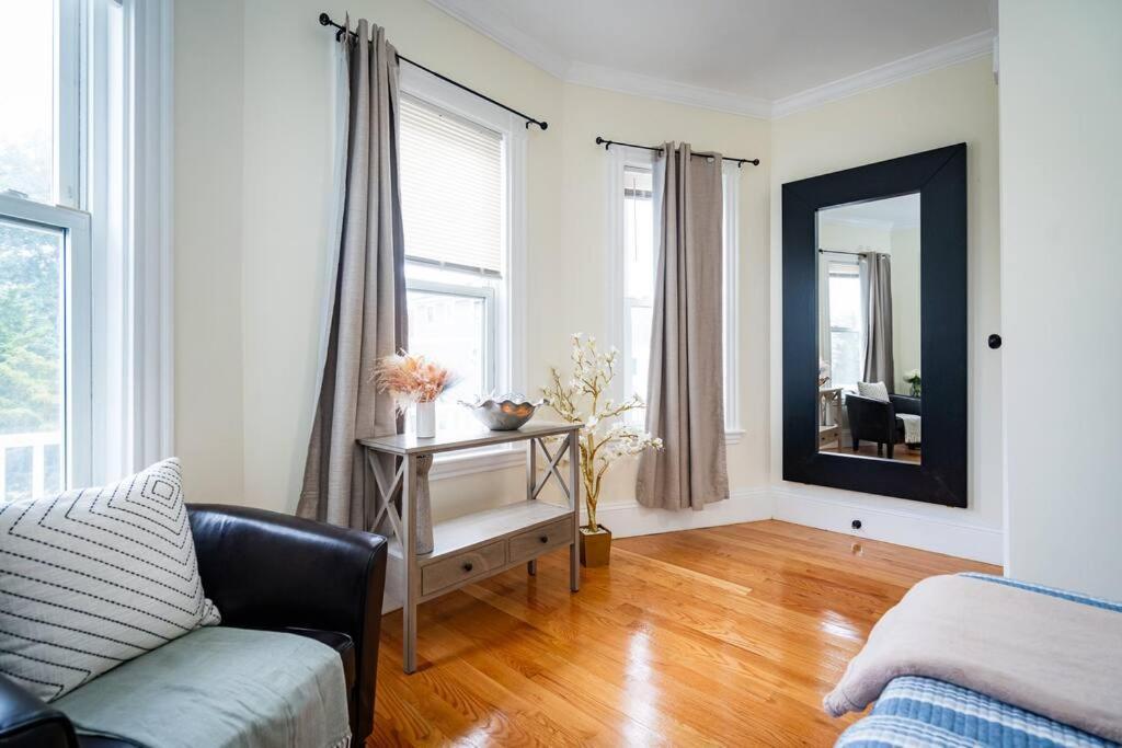 14b-newly Renovated, Uniquely Decorated Apartment Boston