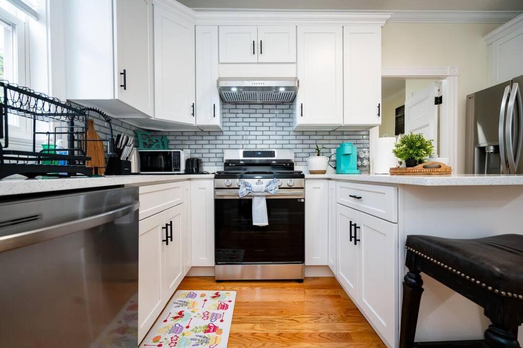 14b-newly Renovated, Uniquely Decorated Apartment *