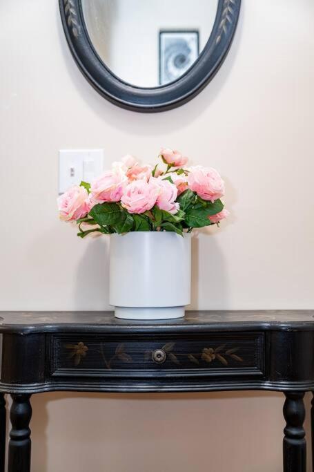 Apartment 14a-elegant, Newly Renovated In