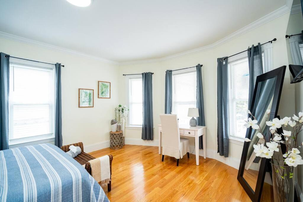 14a-elegant, Newly Renovated In