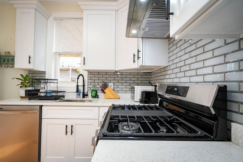 14a-elegant, Newly Renovated In Apartment *