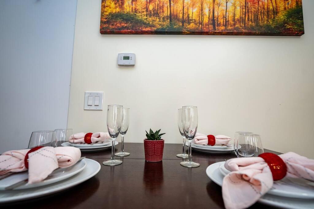 14a-elegant, Newly Renovated In Apartment *