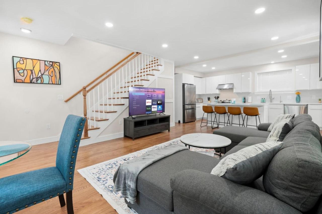 Holiday home Luxe 3bd 2ba Close To Downtown W Free Parking *