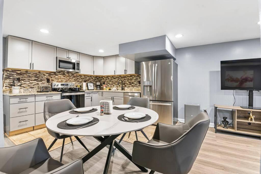 Apartment Luxe And Spacious 3bd 2ba W Free Parking