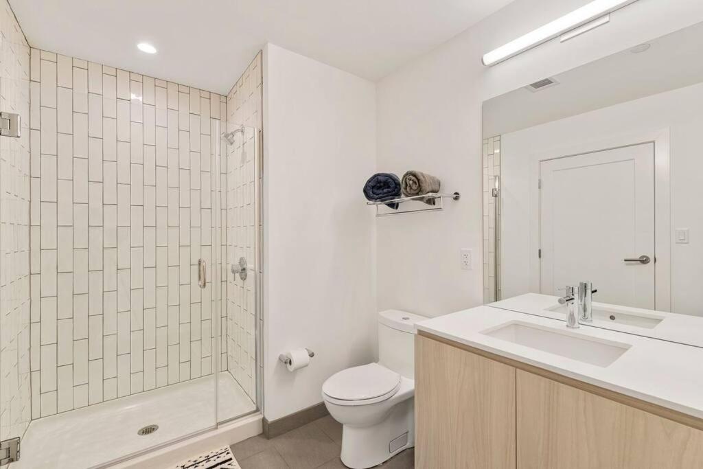 Spacious 2bed 2bath, King Bed, Steps Fenway Park