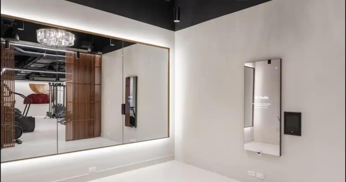 Back-bay Upscale Penthouse W Roof-top *