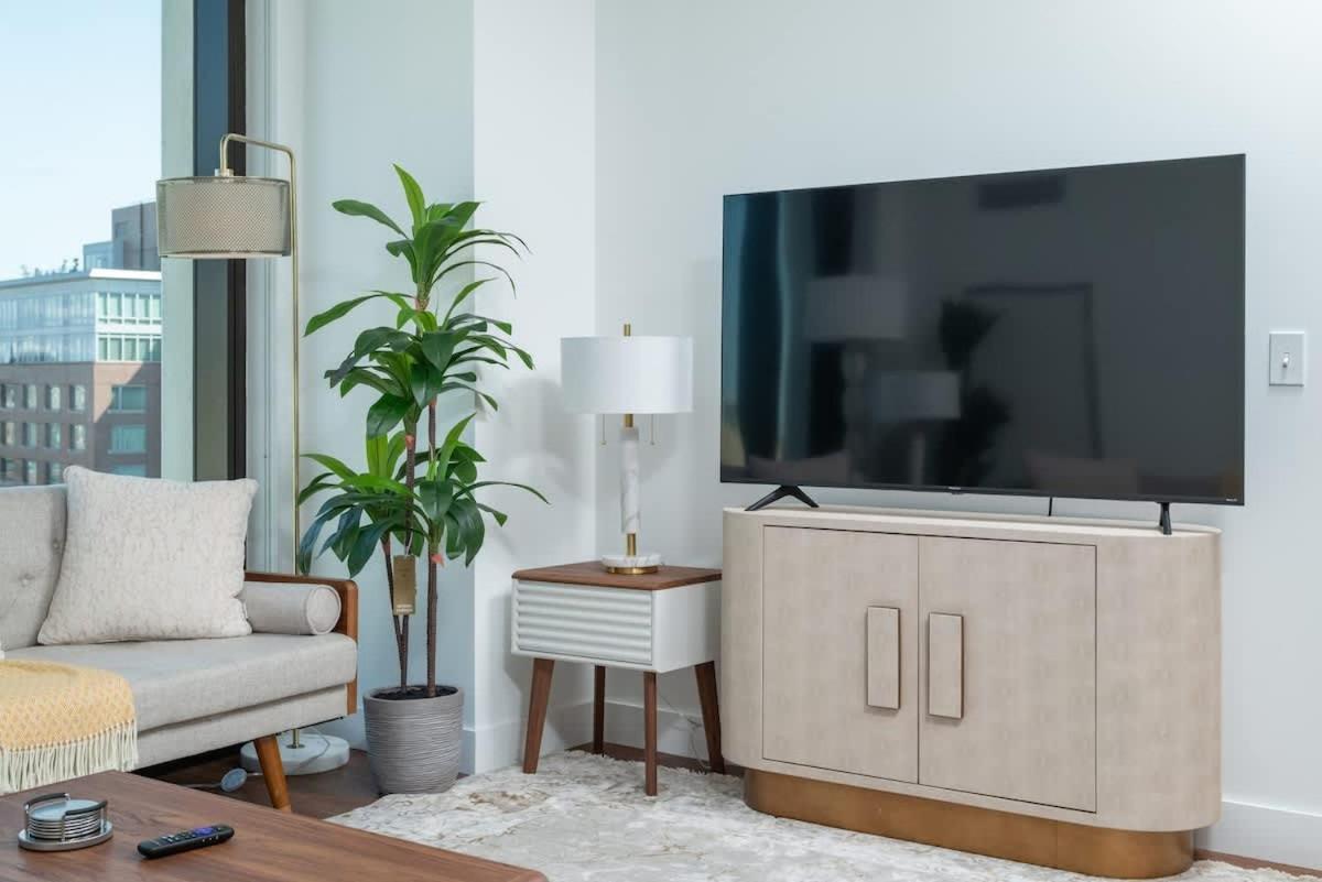 Back-bay 2br Penthouse W Roof And Gym Apartment