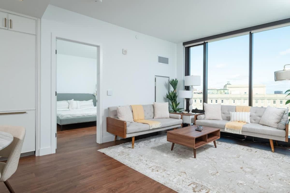 Back-bay 2br Penthouse W Roof And Gym Apartment *