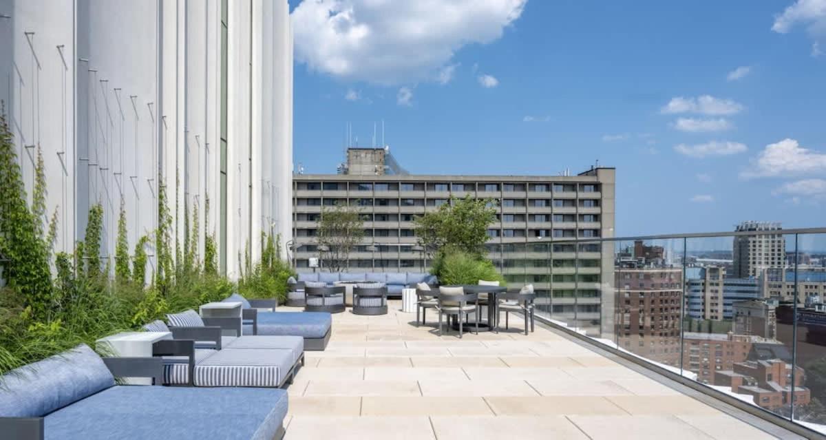 Apartment Back-bay 2br Penthouse W Roof And Gym *