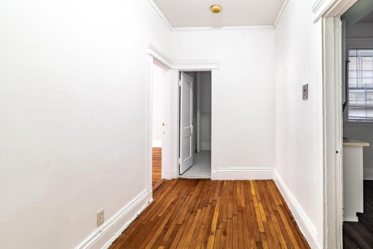 Modest 1337 Apartment