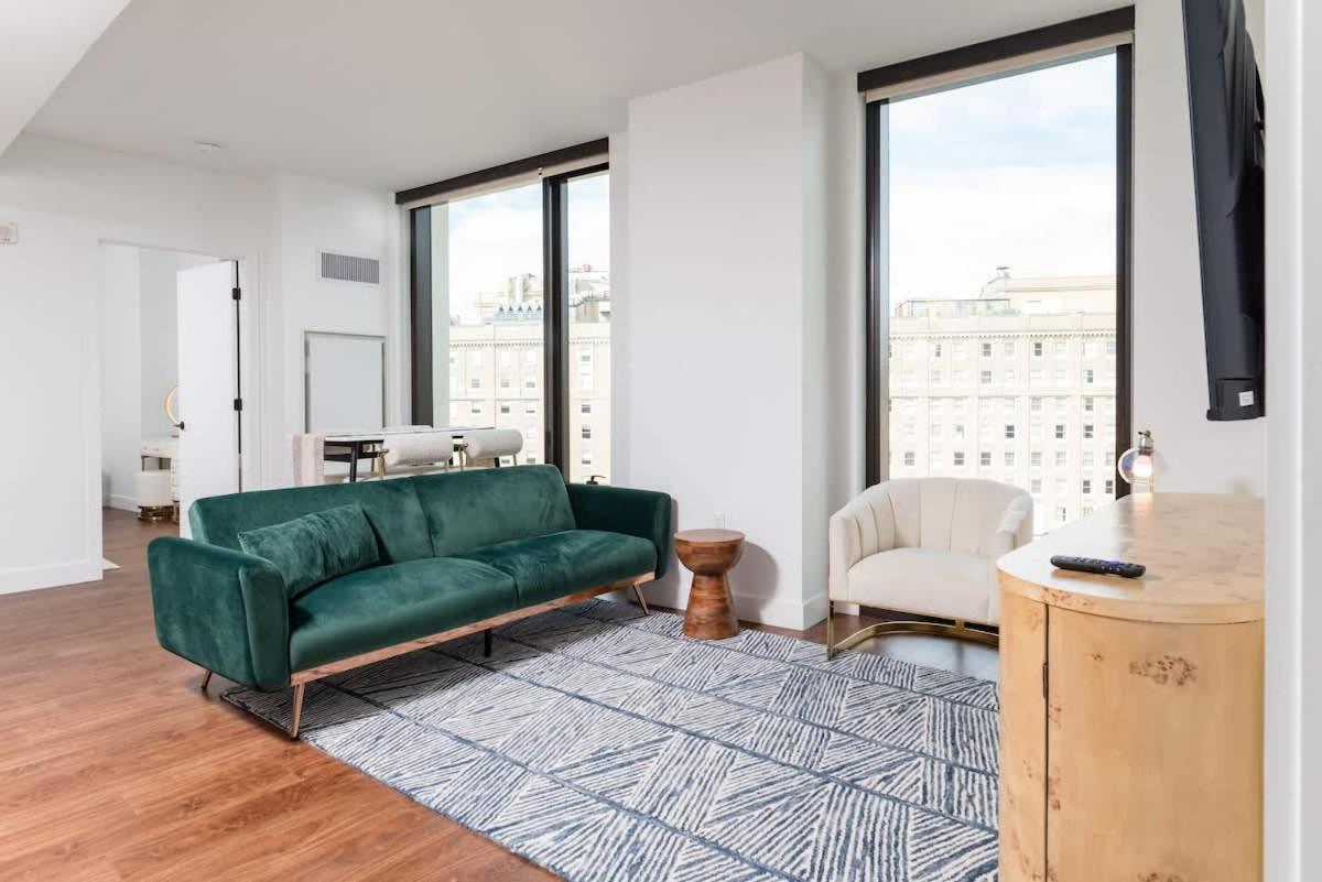 Back-bay 2br W Roof Gym Parking Apartment *