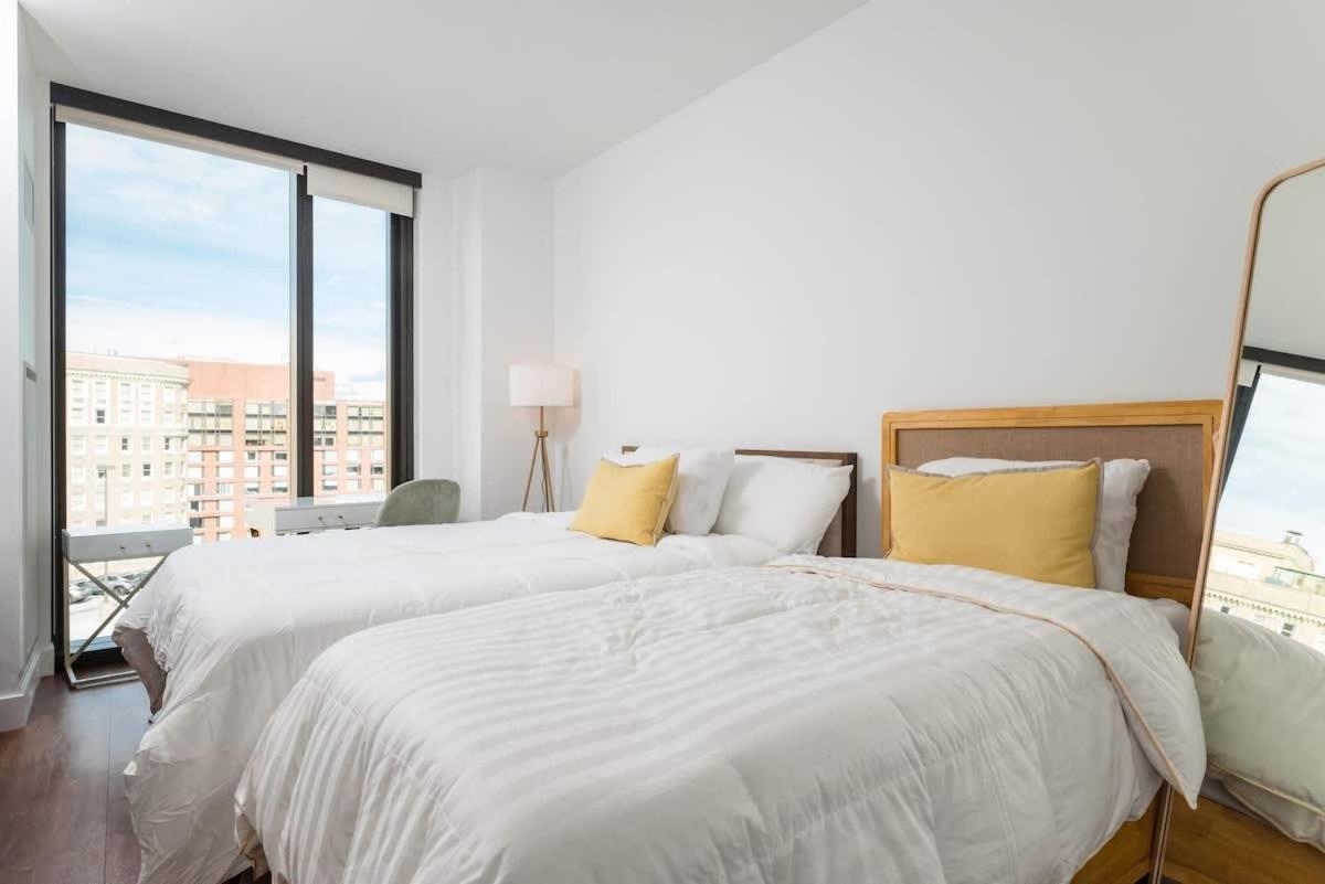 Back-bay 2br W Roof Gym Parking Apartment *