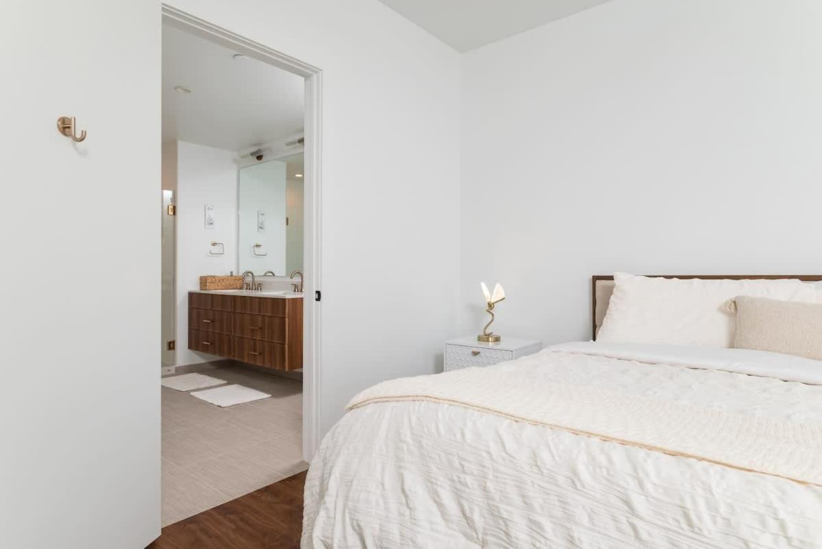 Back-bay 2br W Roof Gym Parking *