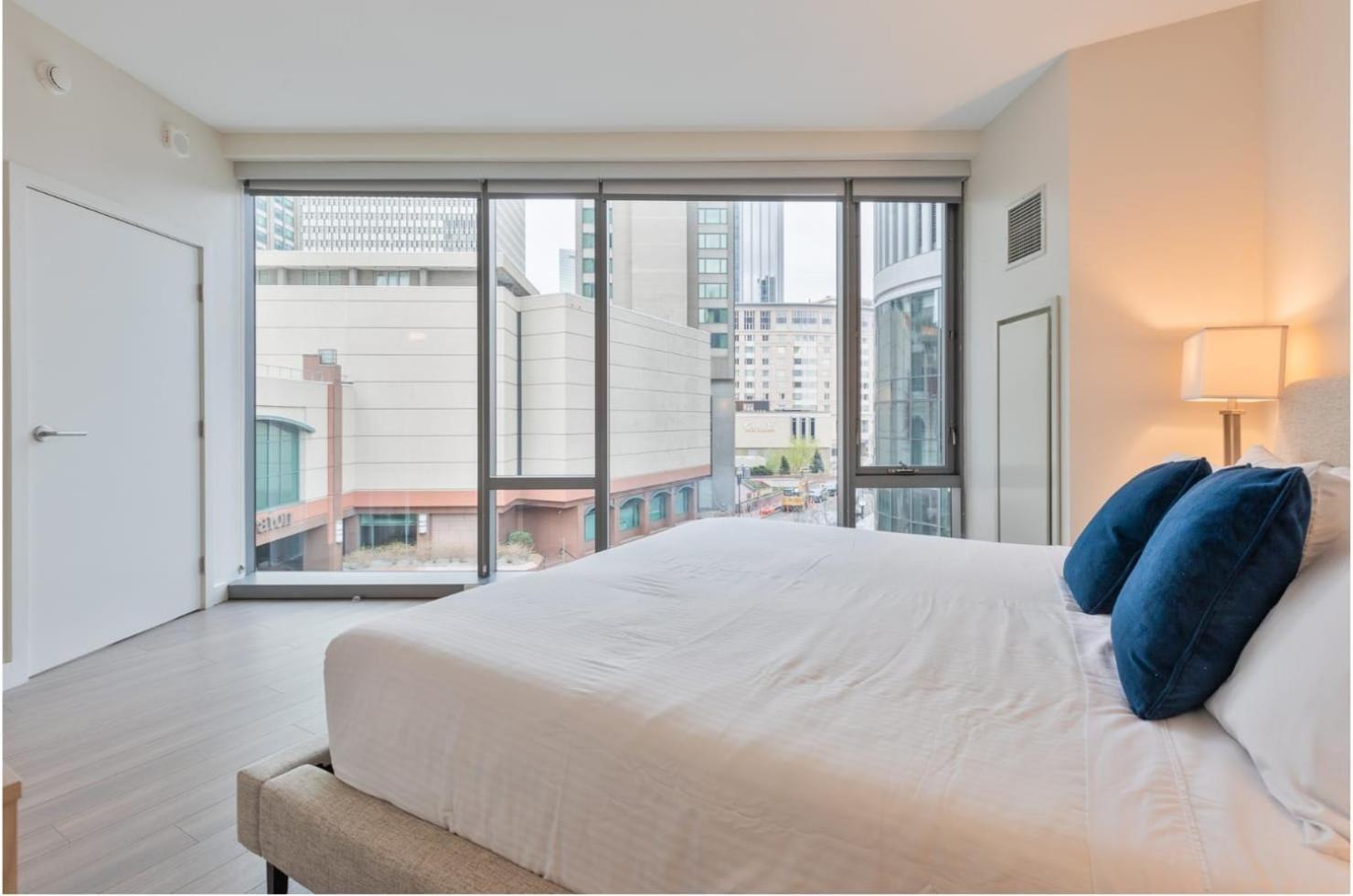 Spacious In Back Bay - 30-302