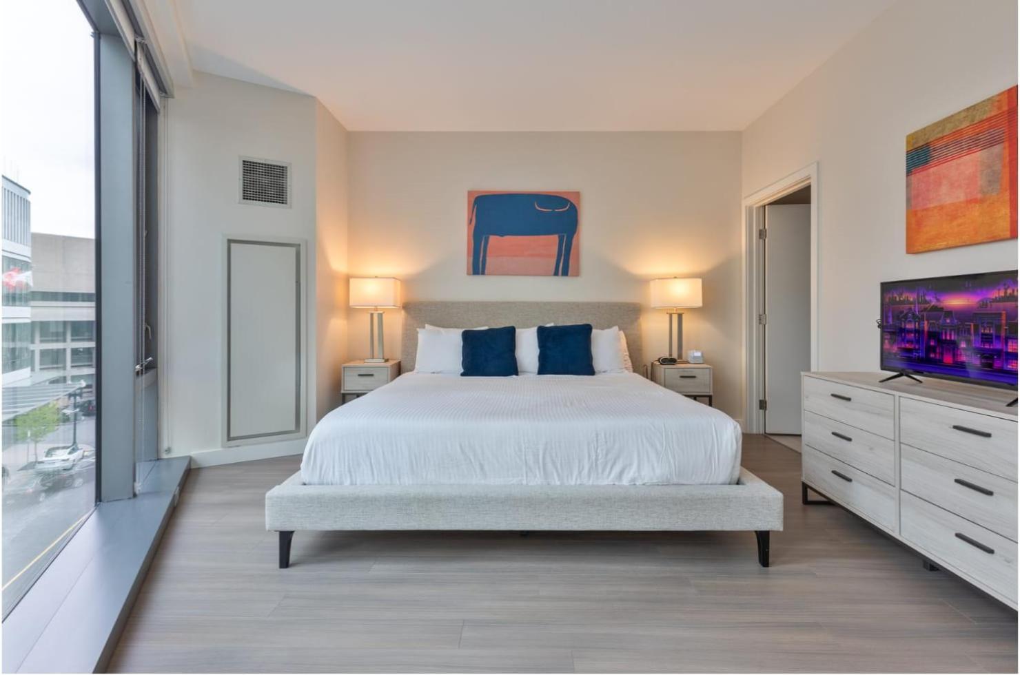 Spacious In Back Bay - 30-302 *