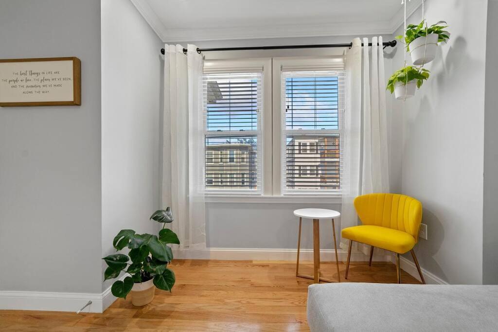 Modern Steps From Zoo & Golf Course Apartment