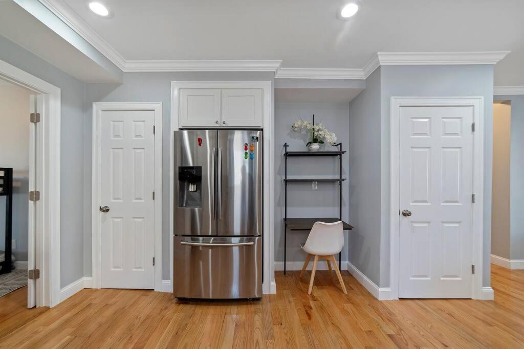 Modern Steps From Zoo & Golf Course