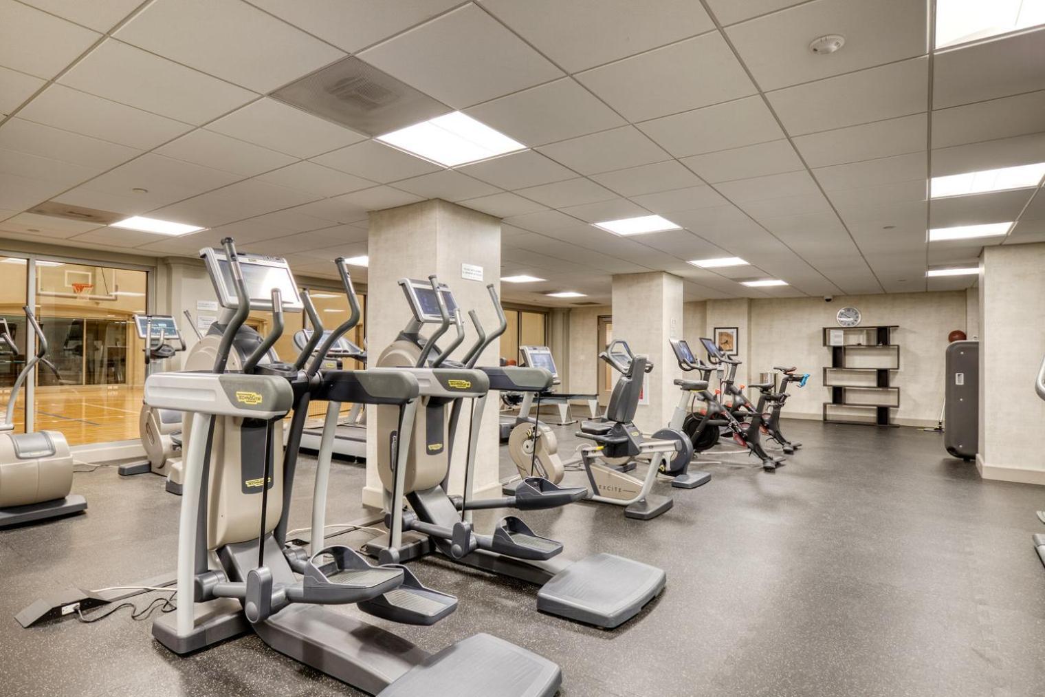 Back Bay 1br W Gym Wd Basketball Nr T Bos-939 Boston