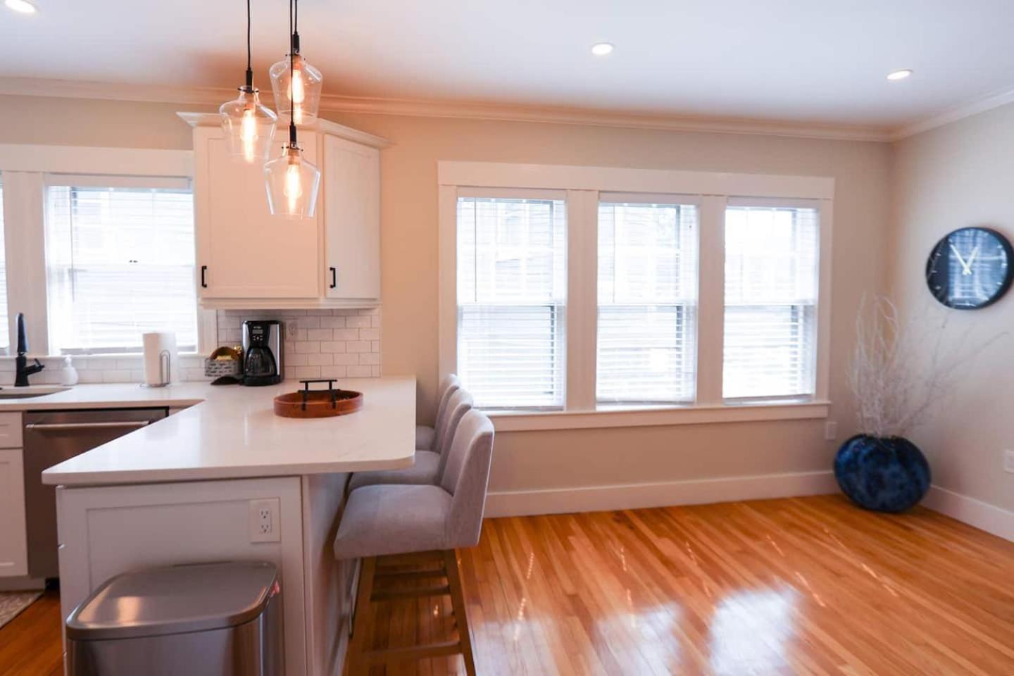 Umass Boston, Beach, Renovated, Ca, In-unit Lau Boston