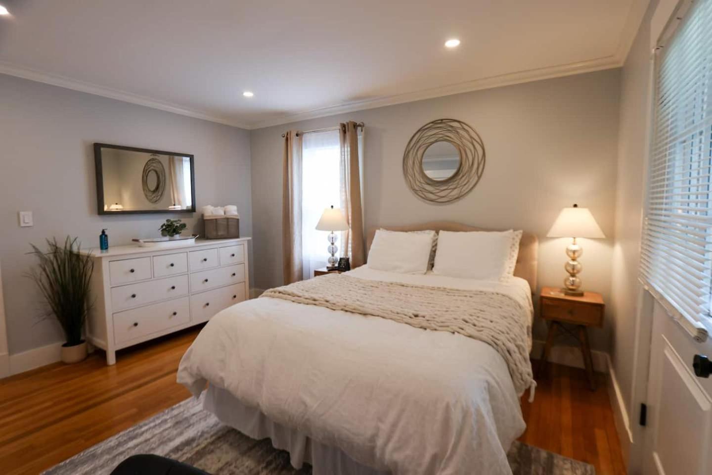 Apartment Umass Boston, Beach, Renovated, Ca, In-unit Lau