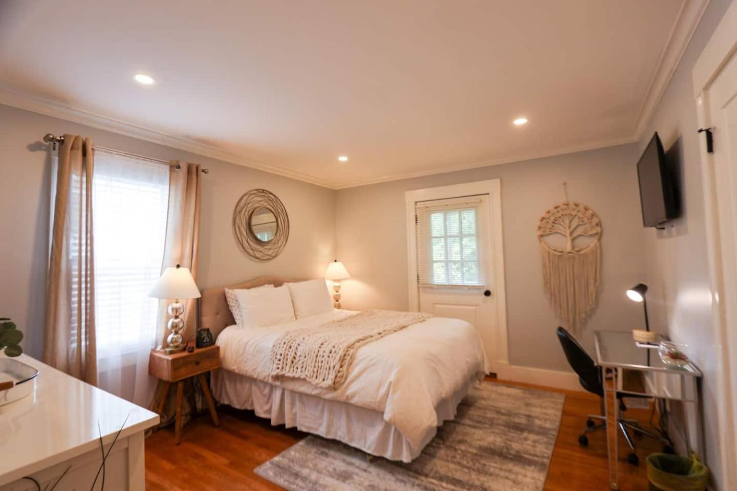 Umass Boston, Beach, Renovated, Ca, In-unit Lau Apartment *