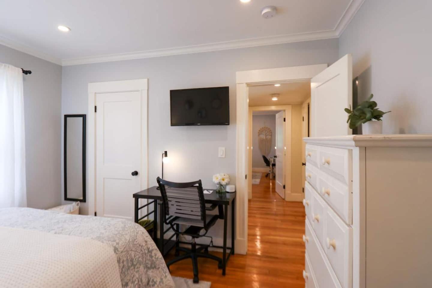 Umass Boston, Beach, Renovated, Ca, In-unit Lau Apartment Boston