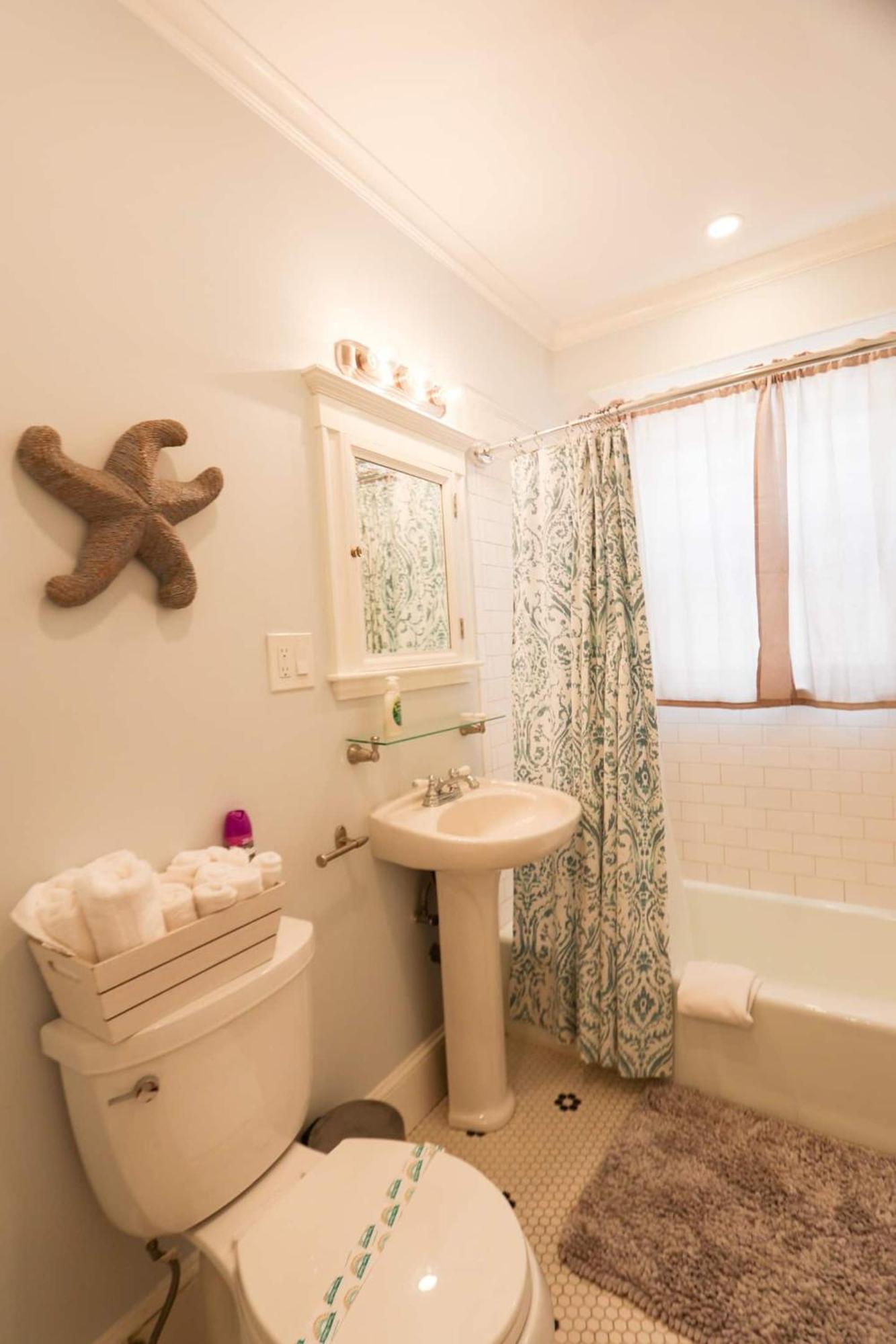 Umass Boston, Beach, Renovated, Ca, In-unit Lau Apartment *